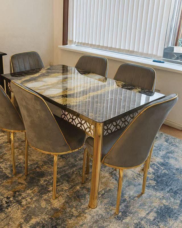 Uitschuifbare Eettafel met 6 Stoelen — Grijs Goud