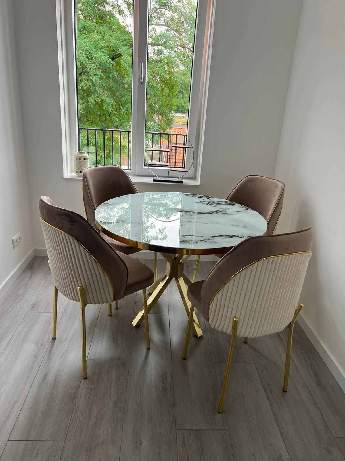 Ronde Eettafel met 4 Stoelen