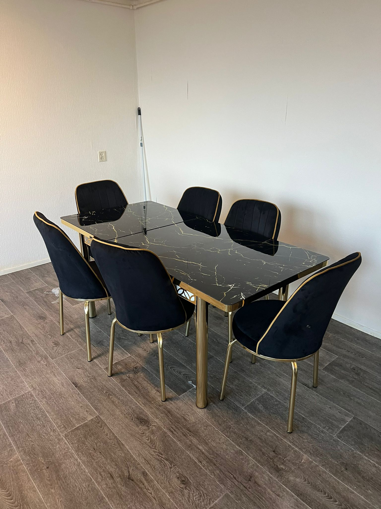 Uitschuifbare Eettafel met 6 Stoelen — Zwart Goud