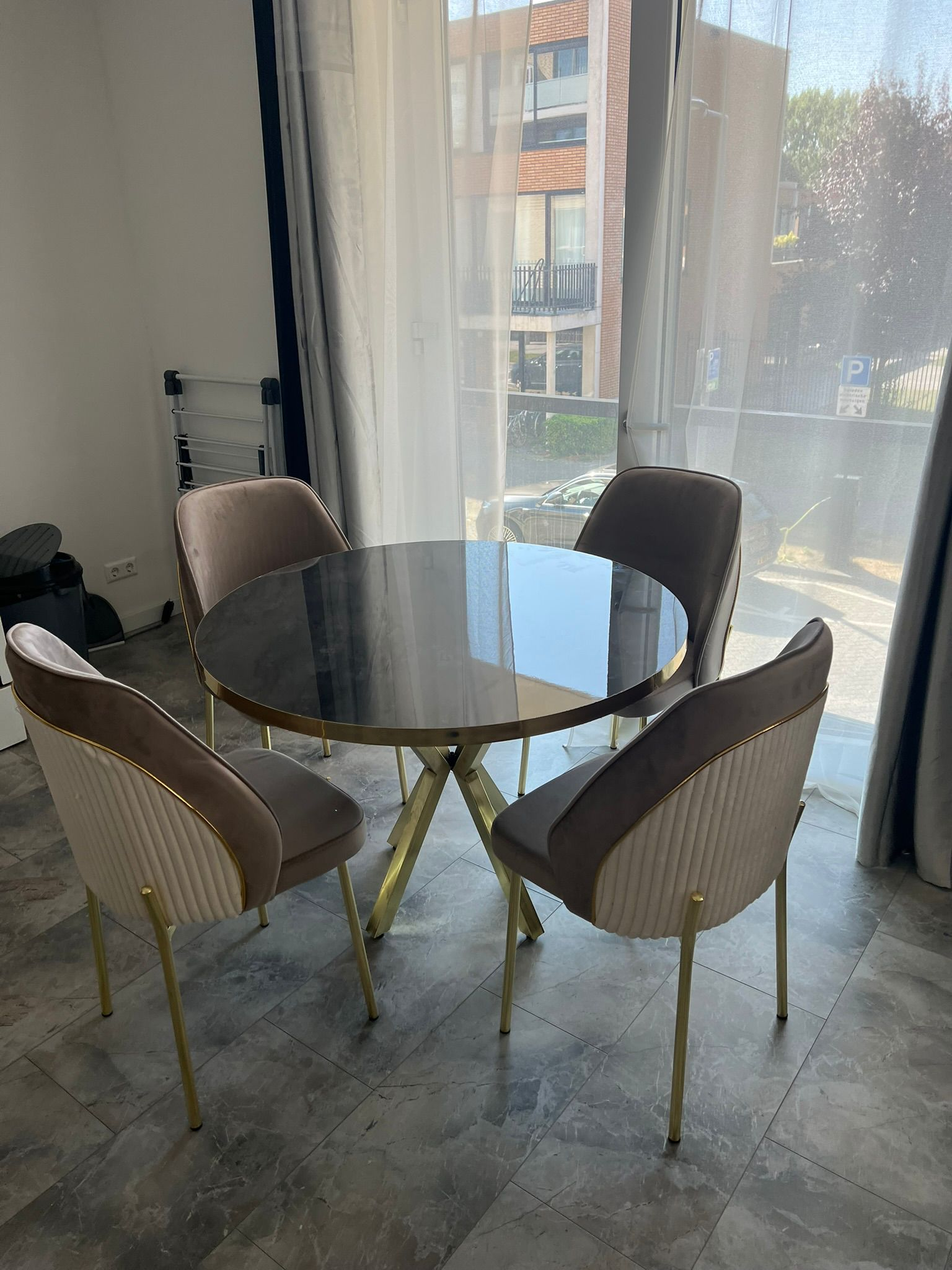 Ronde Eettafel met 4 Stoelen — Antraciet